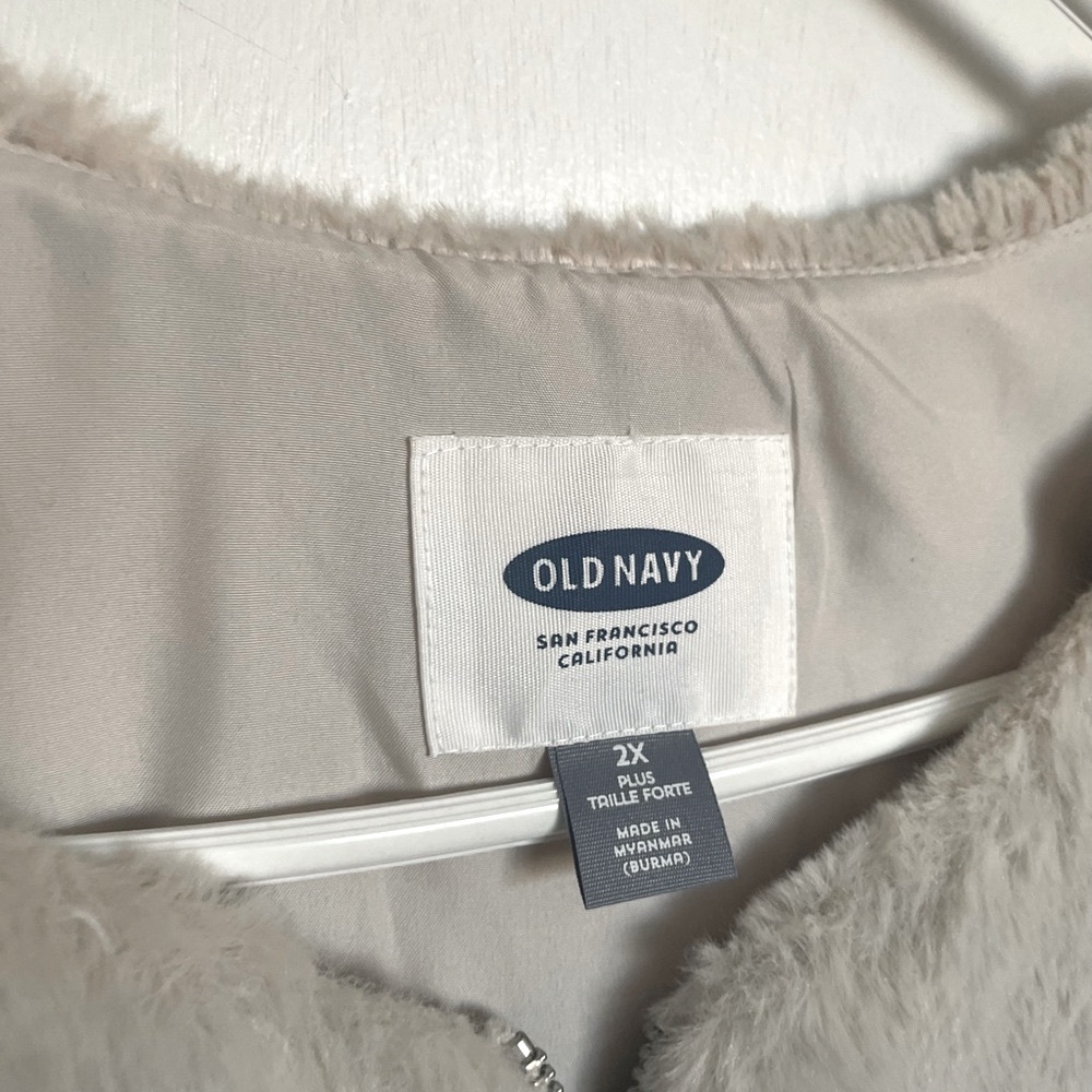 Old Navy Zip Faux Fur Vest - Size 2X - Picture 5 of 12